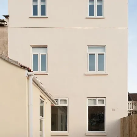 Semesterbostad Large, High Quality House Sleeps 10 - Mycityhaven