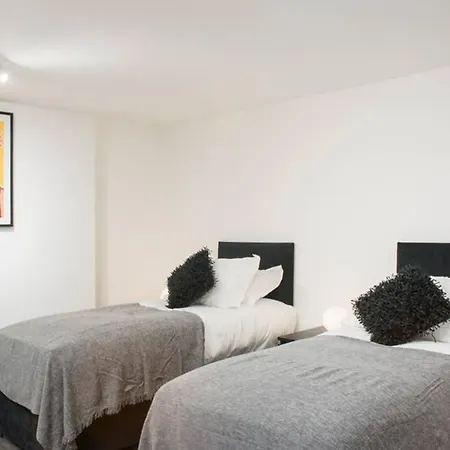 Semesterbostad Large, High Quality House Sleeps 10 - Mycityhaven