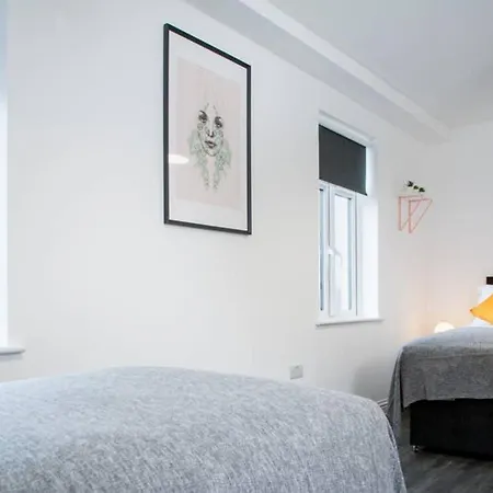Large, High Quality House Sleeps 10 - Mycityhaven Semesterbostad Bristol